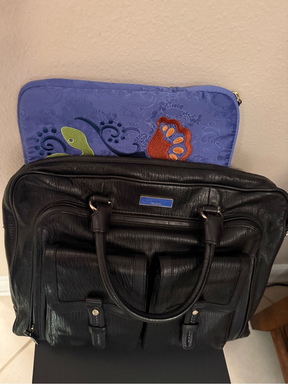 Tumi Carlos Falchi Black/Blue Leather Laptop Briefcase with Dual Front Pockets - Picture 11 of 16